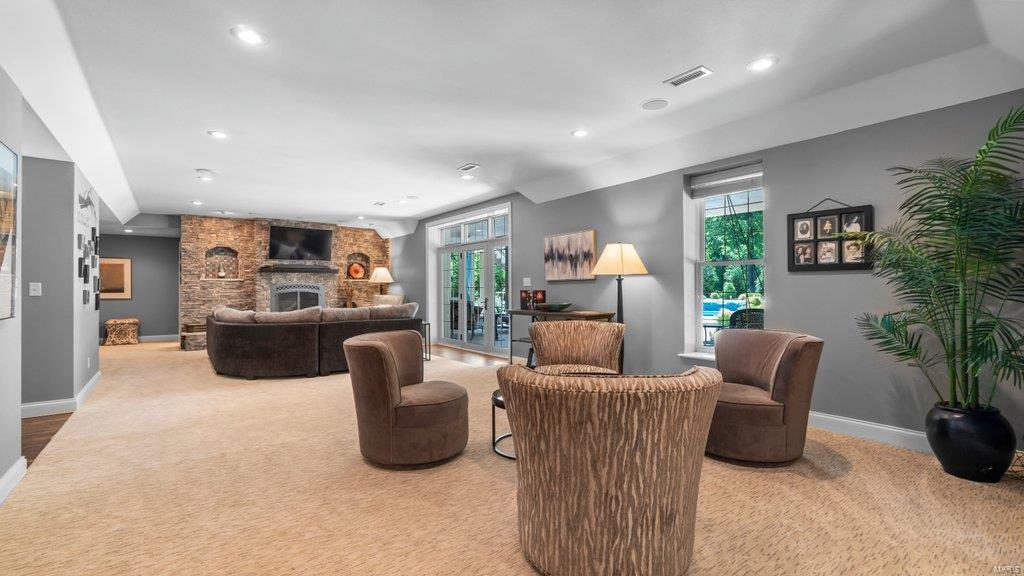 Windwood Lake Estate - Residential