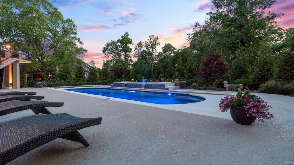 Windwood Lake Estate - Residential