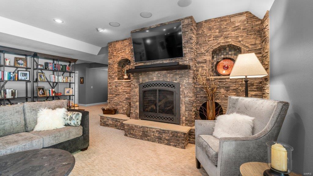 Windwood Lake Estate - Residential