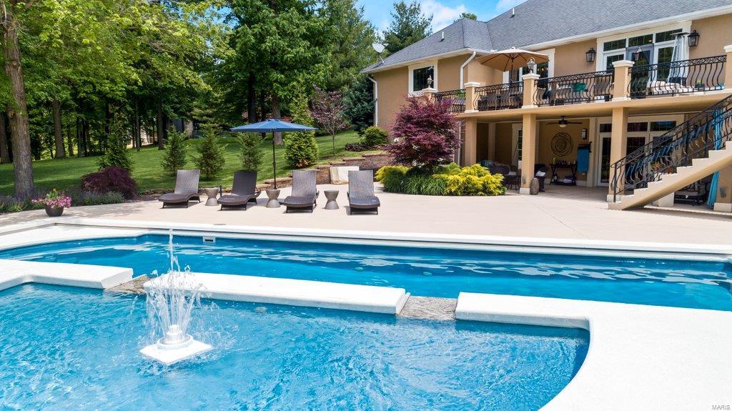 Windwood Lake Estate - Residential