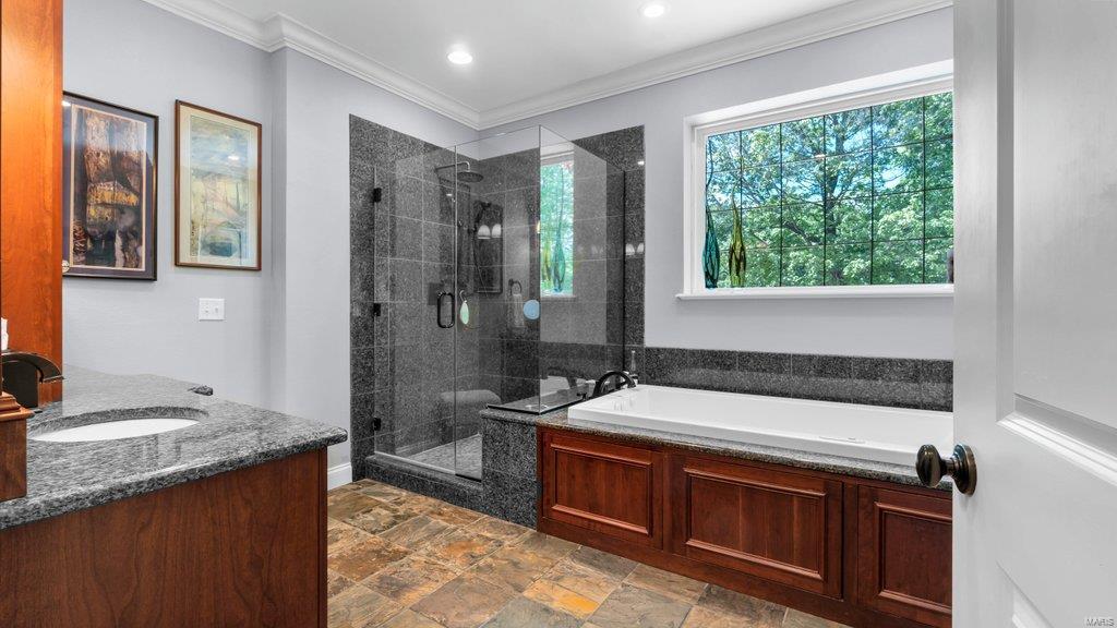 Windwood Lake Estate - Residential