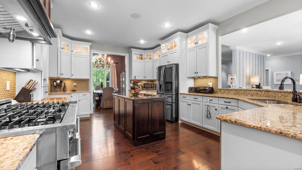 Windwood Lake Estate - Residential