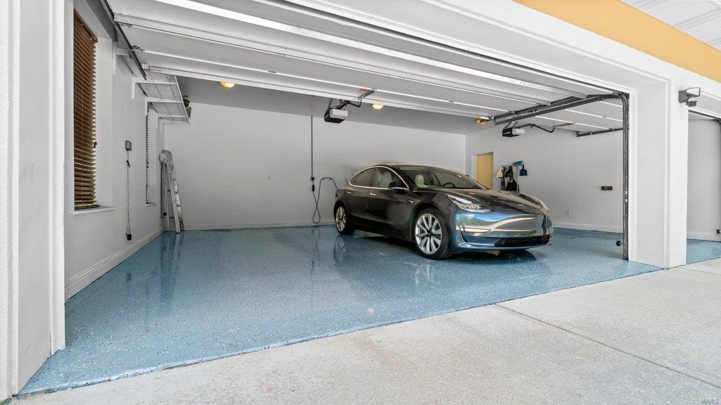 Windwood Lake Estate - Residential