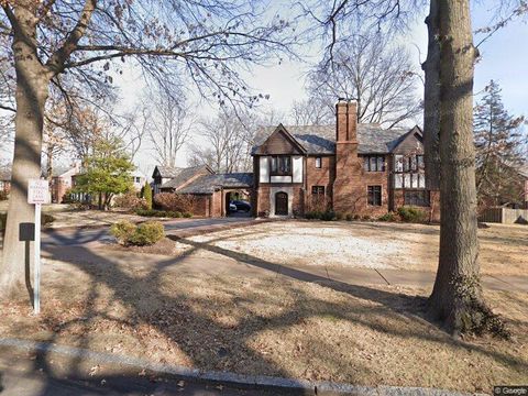 Photo of 50 Crestwood Drive, St Louis, MO 63105 (MLS # 23030102)