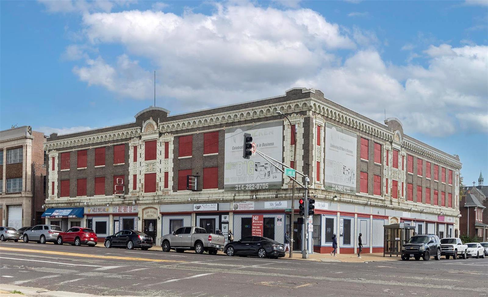 2800 N Grand Boulevard