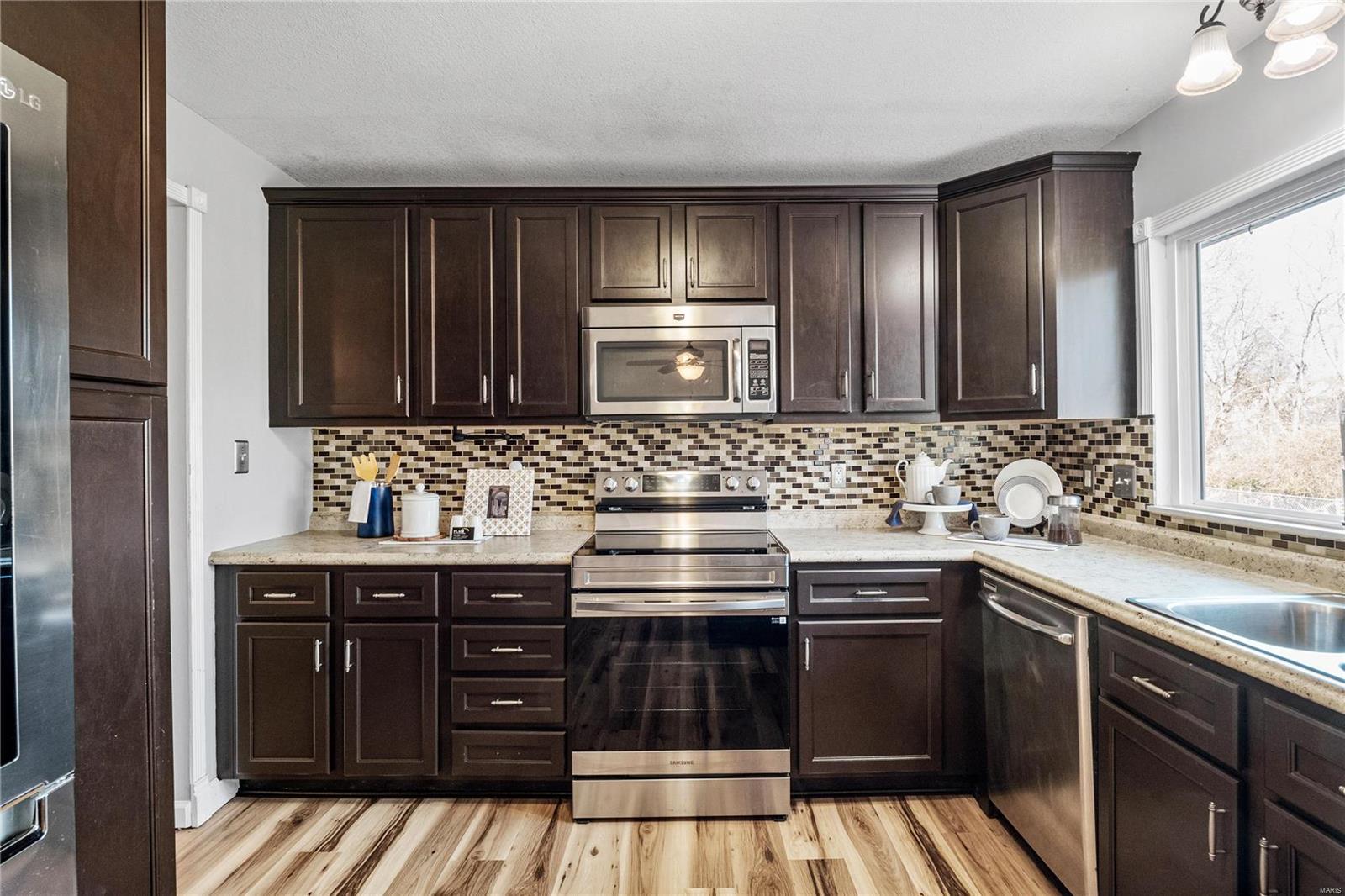 Ballwin, Missouri 63021, United States, 3 Bedrooms Bedrooms, ,2 BathroomsBathrooms,Residential,Pending,28173