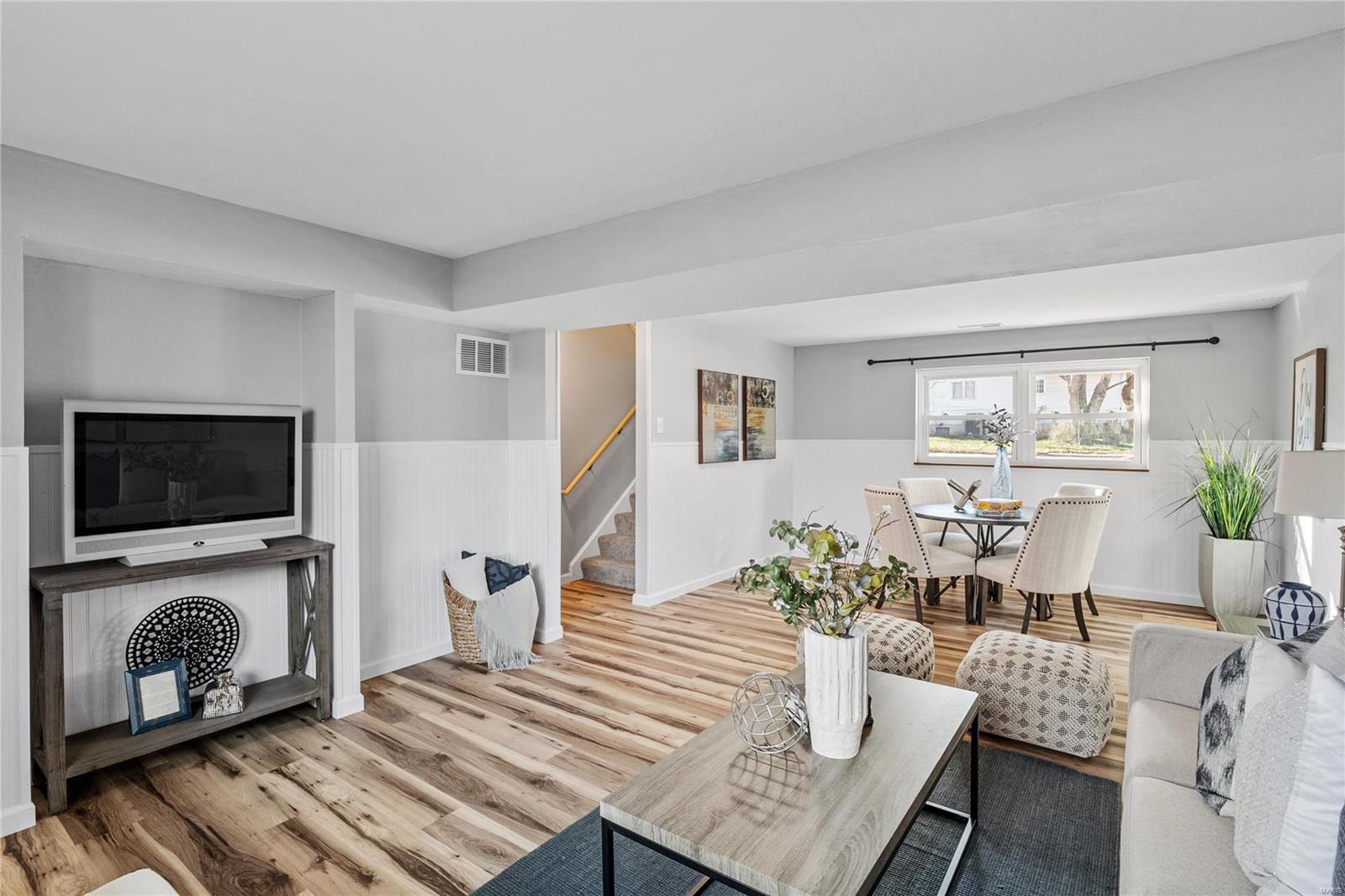 Ballwin, Missouri 63021, United States, 3 Bedrooms Bedrooms, ,2 BathroomsBathrooms,Residential,Pending,28173