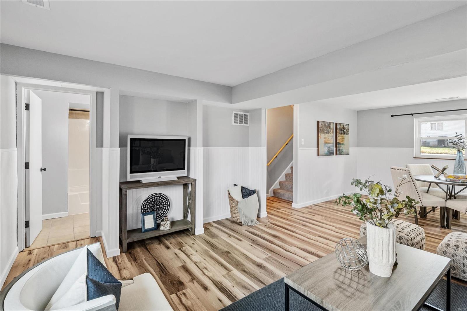 Ballwin, Missouri 63021, United States, 3 Bedrooms Bedrooms, ,2 BathroomsBathrooms,Residential,Pending,28173