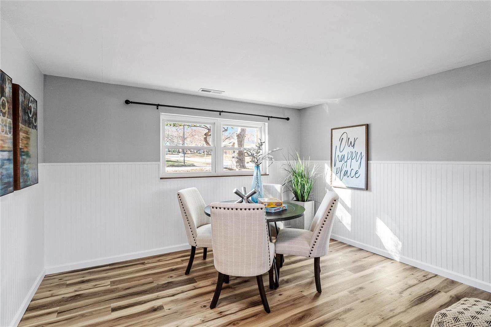 Ballwin, Missouri 63021, United States, 3 Bedrooms Bedrooms, ,2 BathroomsBathrooms,Residential,Pending,28173