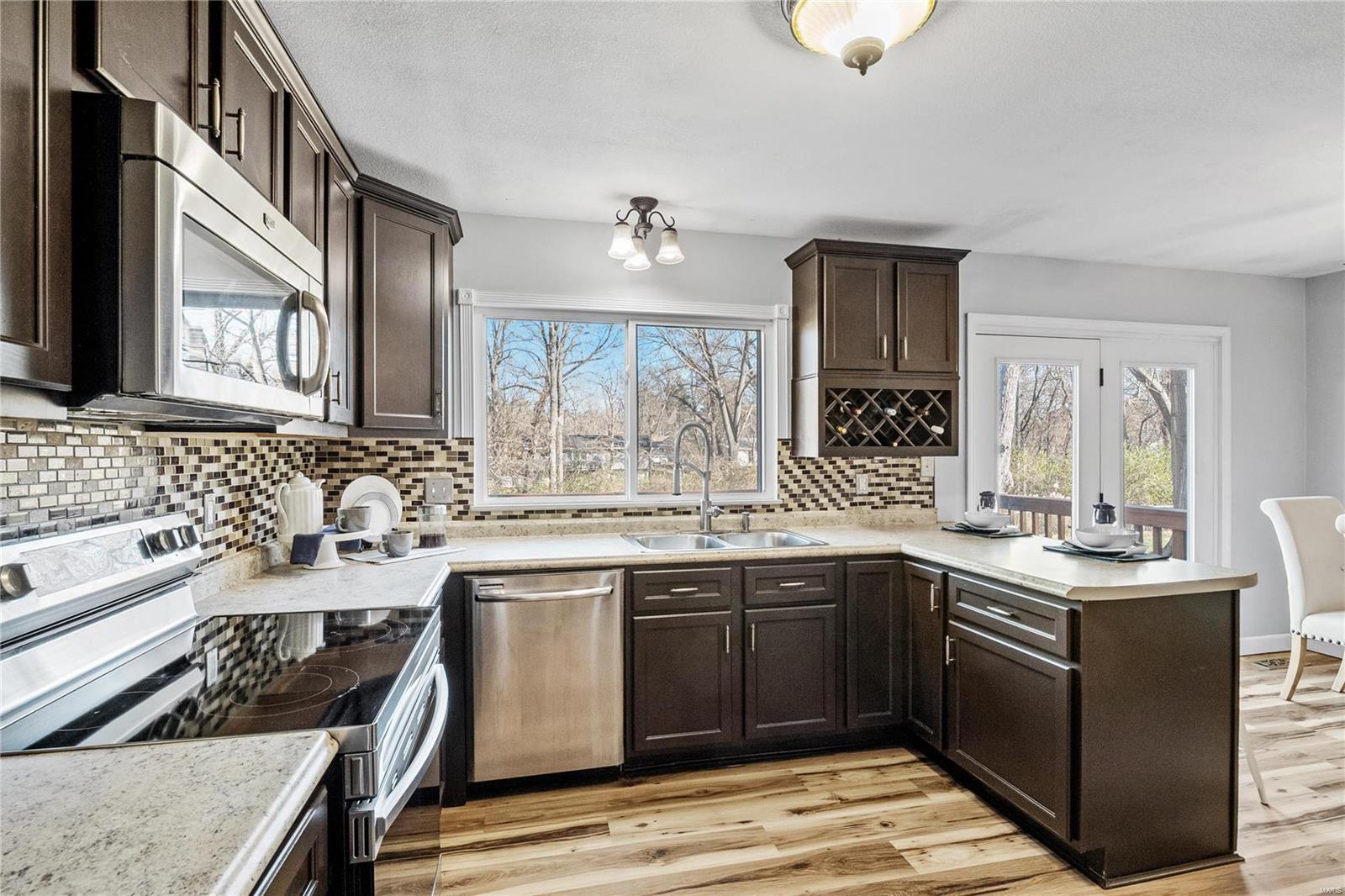 Ballwin, Missouri 63021, United States, 3 Bedrooms Bedrooms, ,2 BathroomsBathrooms,Residential,Pending,28173