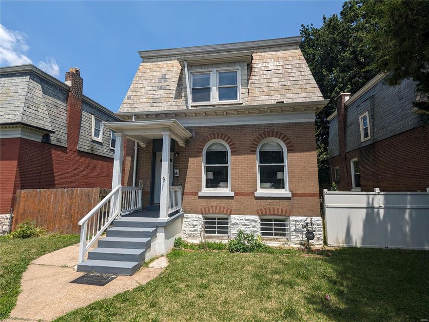 This airy 3 bedroom, 1.5 bathroom, charmer is ready for its new owner. Move right in and enjoy the spacious freshly painted interior, convenient first floor half bath and stylish kitchen. Upstairs there is room for everyone with three generously sized bedrooms, plenty of closet space and nicely appointed full bathroom. All there will be left to do once moved in is light the grill and have your friends and family over for backyard BBQ or evening around the fire pit. Easy access to Hwy. 55 and nearby food options that read like a world atlas; Persian, Chinese, Mexican & Pizza!! There is plenty of off street parking out back and you can easily walk to Woodward Elementary or St. Cecilia. Do not miss out on this cute place in a convenient location.