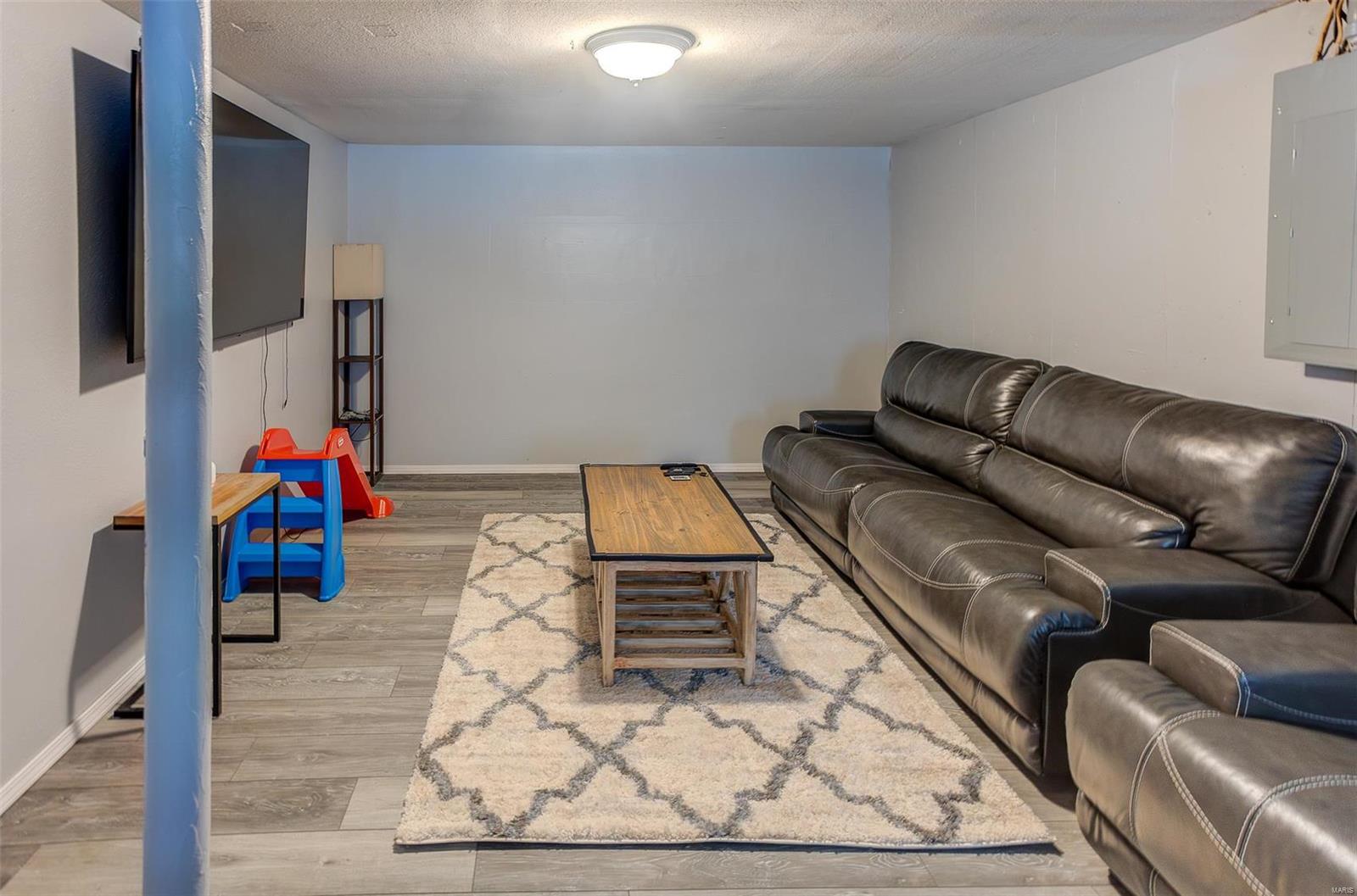 Collinsville, Illinois 62234, United States, 3 Bedrooms Bedrooms, ,1 BathroomBathrooms,Residential,Pending,1216