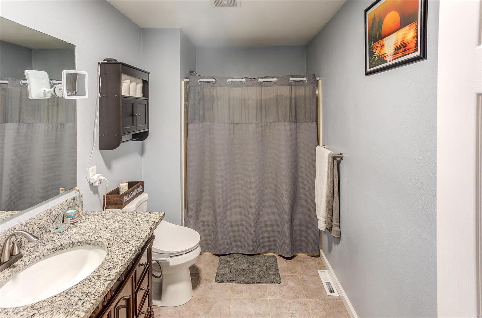 Collinsville, Illinois 62234, United States, 3 Bedrooms Bedrooms, ,1 BathroomBathrooms,Residential,Pending,1216