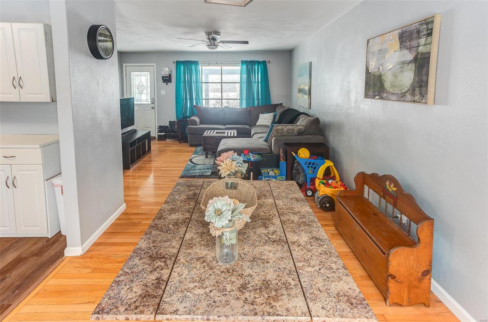 Collinsville, Illinois 62234, United States, 3 Bedrooms Bedrooms, ,1 BathroomBathrooms,Residential,Pending,1216