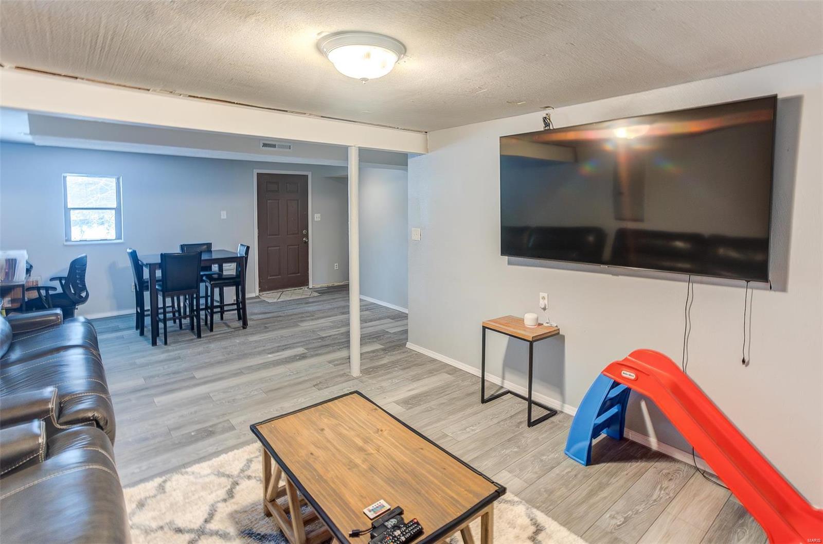 Collinsville, Illinois 62234, United States, 3 Bedrooms Bedrooms, ,1 BathroomBathrooms,Residential,Pending,1216