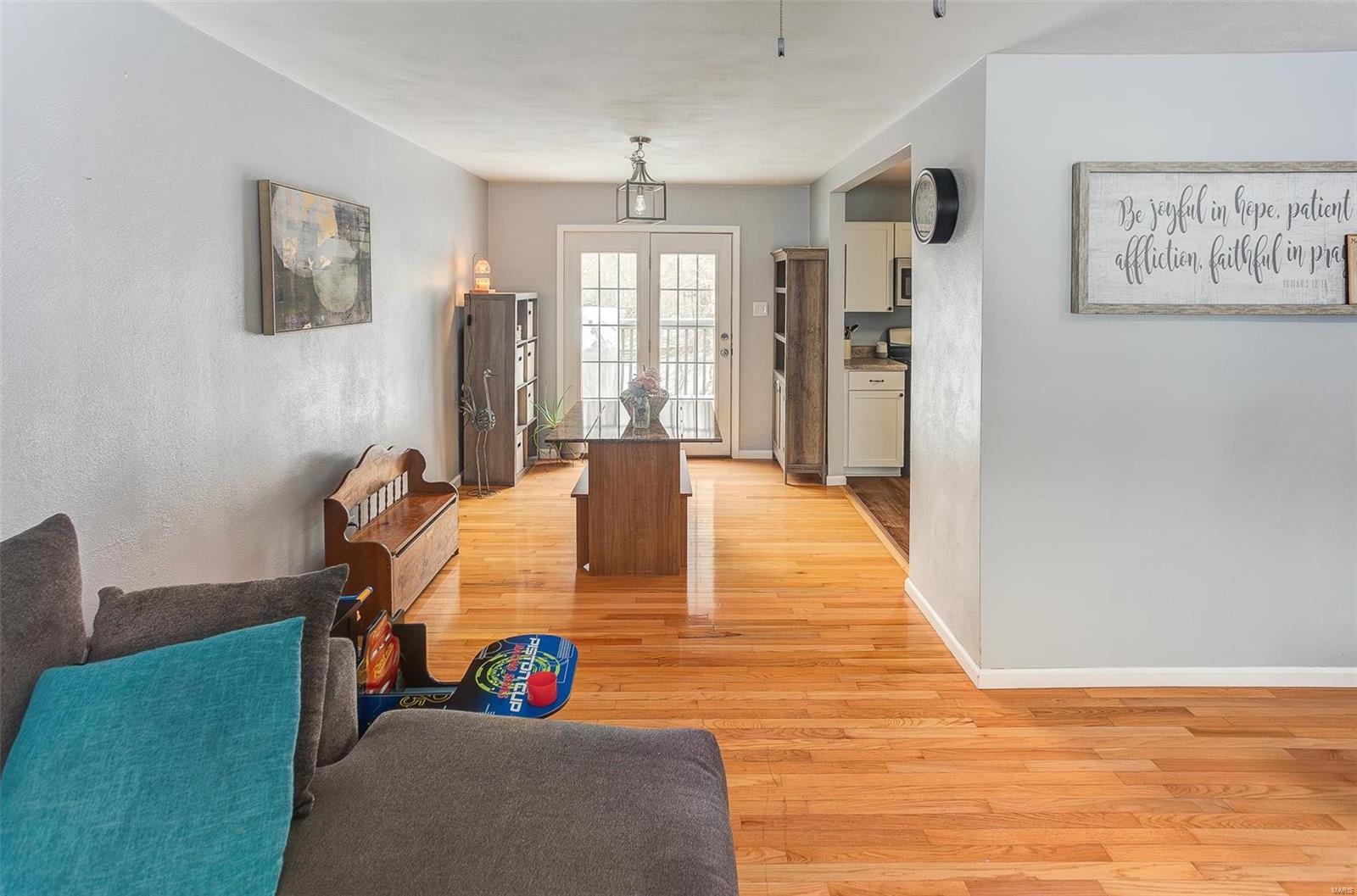 Collinsville, Illinois 62234, United States, 3 Bedrooms Bedrooms, ,1 BathroomBathrooms,Residential,Pending,1216