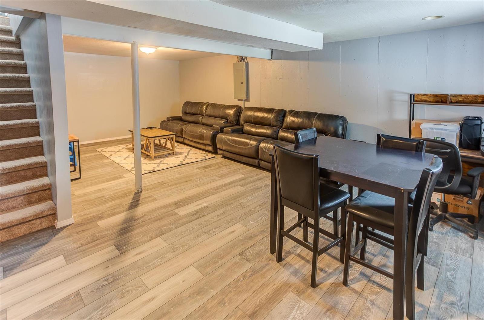 Collinsville, Illinois 62234, United States, 3 Bedrooms Bedrooms, ,1 BathroomBathrooms,Residential,Pending,1216