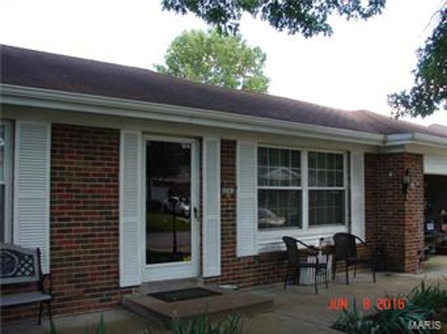 Additional Rooms: Sun Room