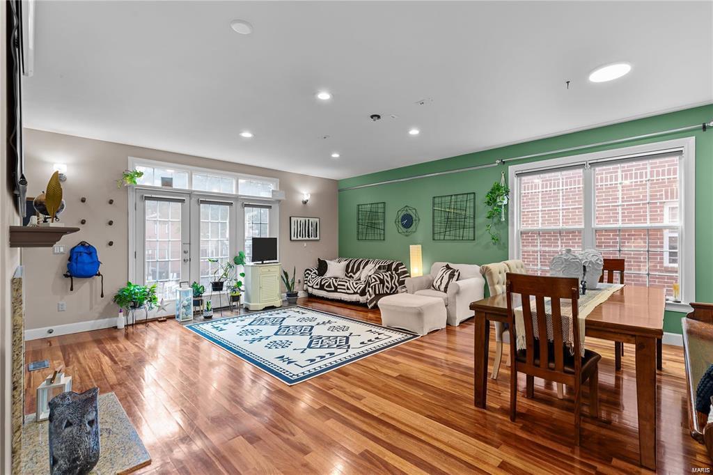 University City, Missouri 63130, United States, 2 Bedrooms Bedrooms, ,2 BathroomsBathrooms,Residential,Pending,16219