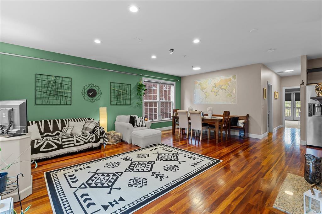 University City, Missouri 63130, United States, 2 Bedrooms Bedrooms, ,2 BathroomsBathrooms,Residential,Pending,16219