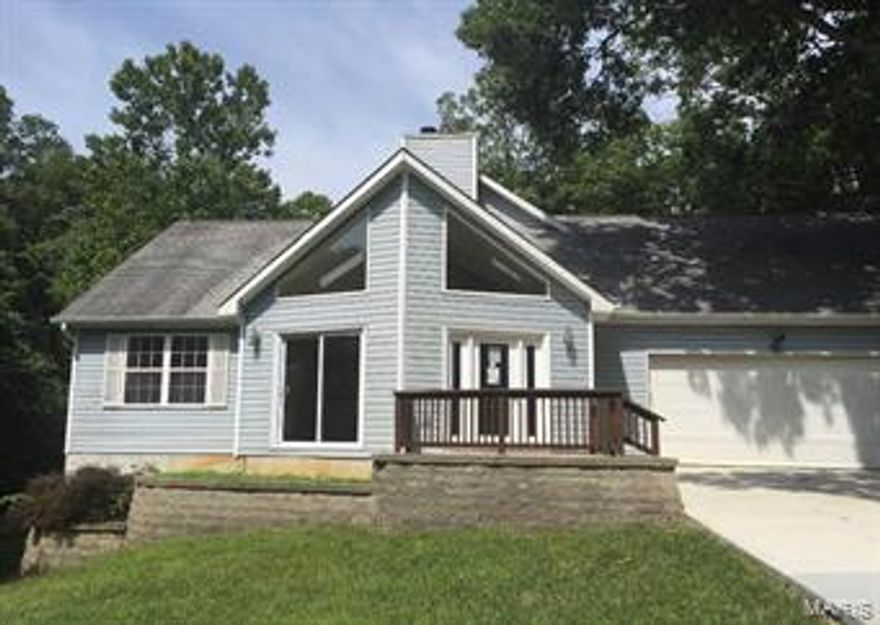 This 6 room 1.5 story boasts 1400 sq. ft. on main level. Loft master bedroom suite complete w/full bath. This home is very private yet close to all amenities of Raintree. Cooks kitchen w/skylights, oak cabinetry, & brkfst bar/island. 2 bdrms on main floor w/full bath. Stone FP in great room.  This is a Fannie Mae HomePath property•HomePath® is proud to launch our HomePath Ready Buyer program, a comprehensive online homebuyer education course. First Time Homebuyers who complete this education course prior to their initial offer may request up to 3% closing cost assistance toward the purchase of a HomePath property and reimbursement of the HomePath Ready Buyer training cost SpecialListingConditions: Foreclosure