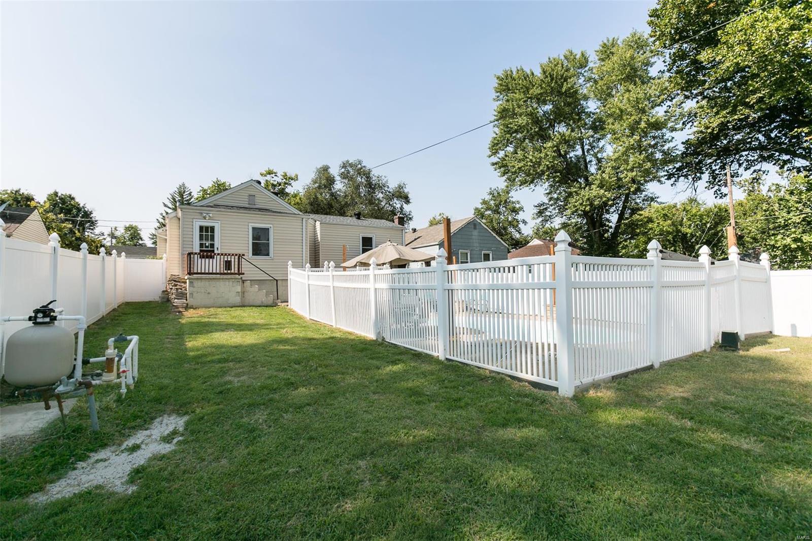 St Ann, Missouri 63074, United States, 3 Bedrooms Bedrooms, ,2 BathroomsBathrooms,Residential,Pending,44336