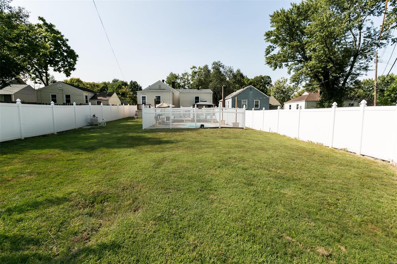 St Ann, Missouri 63074, United States, 3 Bedrooms Bedrooms, ,2 BathroomsBathrooms,Residential,Pending,44336