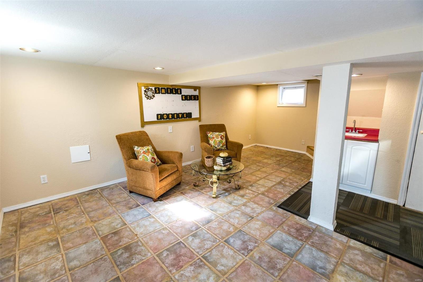 St Ann, Missouri 63074, United States, 3 Bedrooms Bedrooms, ,2 BathroomsBathrooms,Residential,Pending,44336