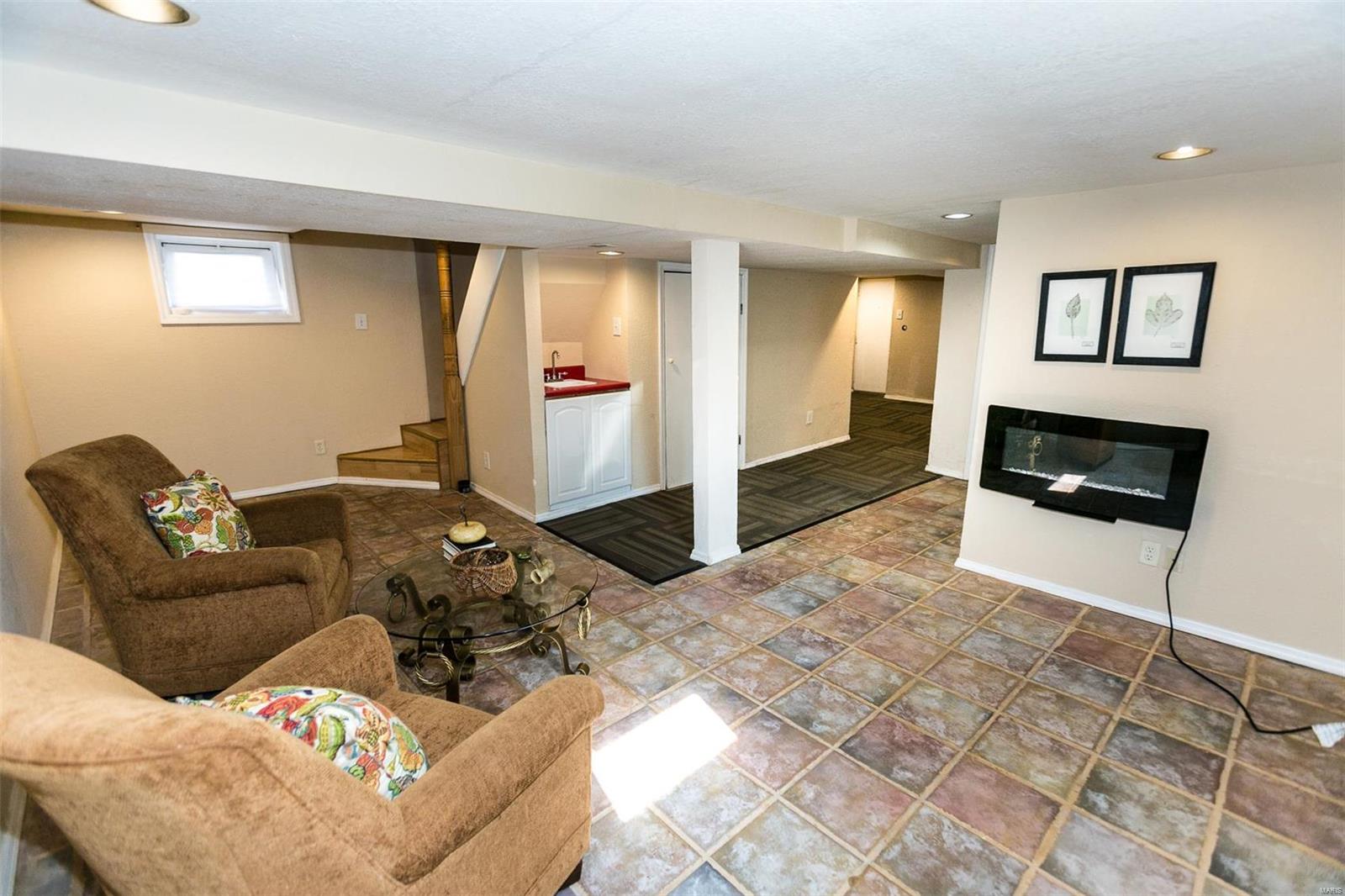 St Ann, Missouri 63074, United States, 3 Bedrooms Bedrooms, ,2 BathroomsBathrooms,Residential,Pending,44336