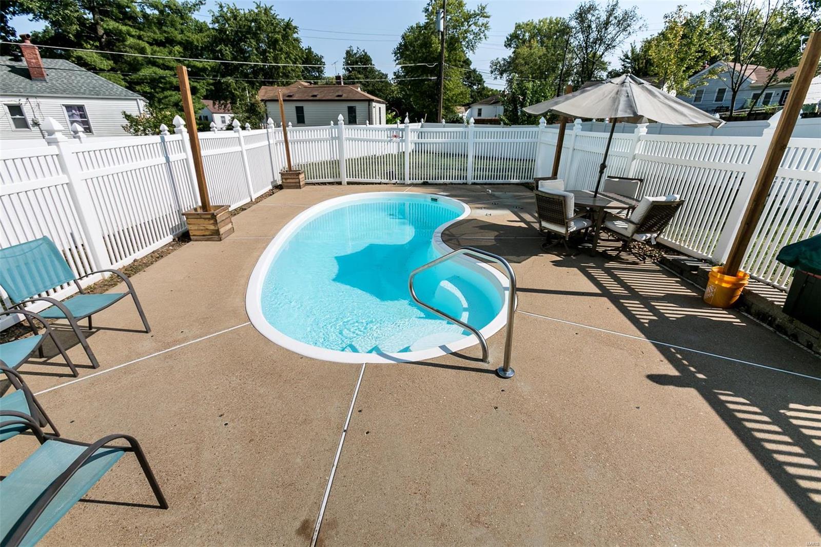 St Ann, Missouri 63074, United States, 3 Bedrooms Bedrooms, ,2 BathroomsBathrooms,Residential,Pending,44336