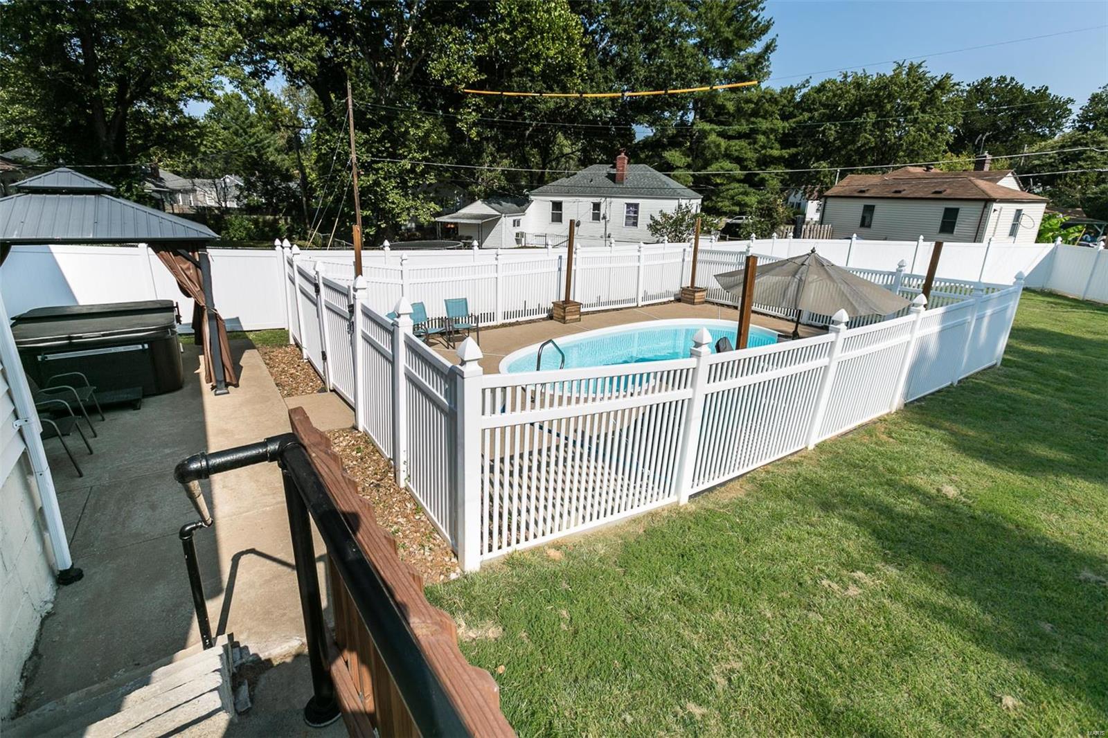 St Ann, Missouri 63074, United States, 3 Bedrooms Bedrooms, ,2 BathroomsBathrooms,Residential,Pending,44336