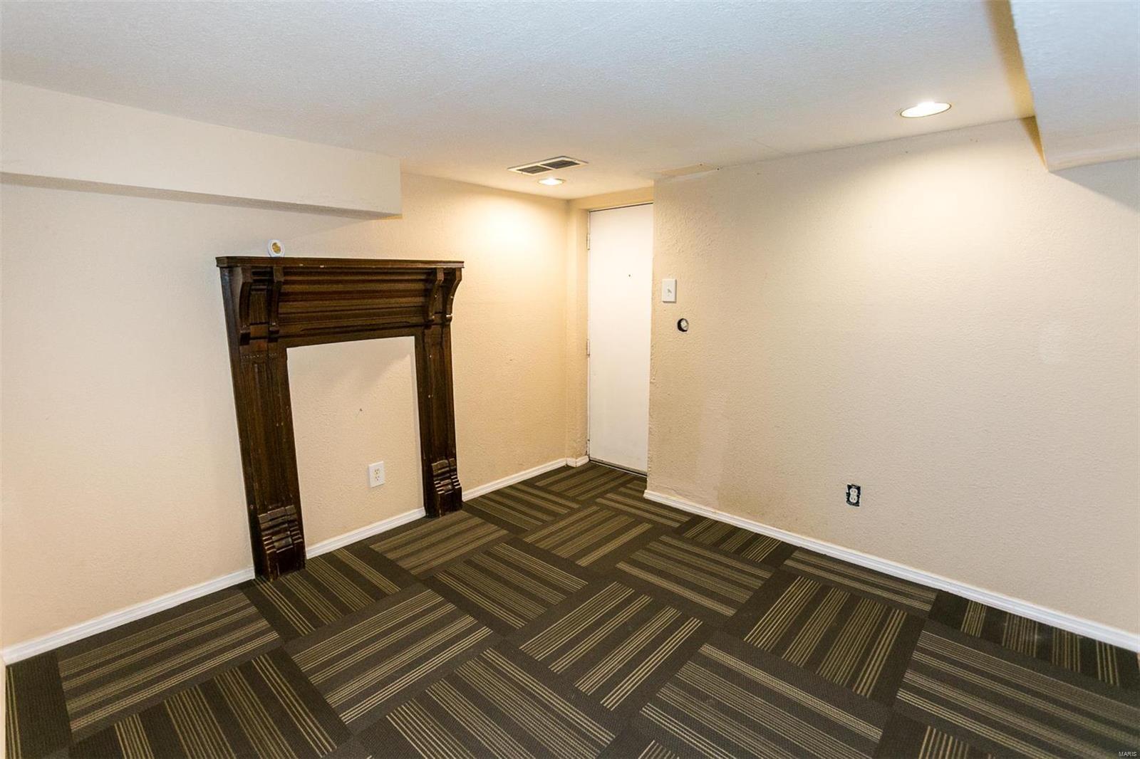 St Ann, Missouri 63074, United States, 3 Bedrooms Bedrooms, ,2 BathroomsBathrooms,Residential,Pending,44336