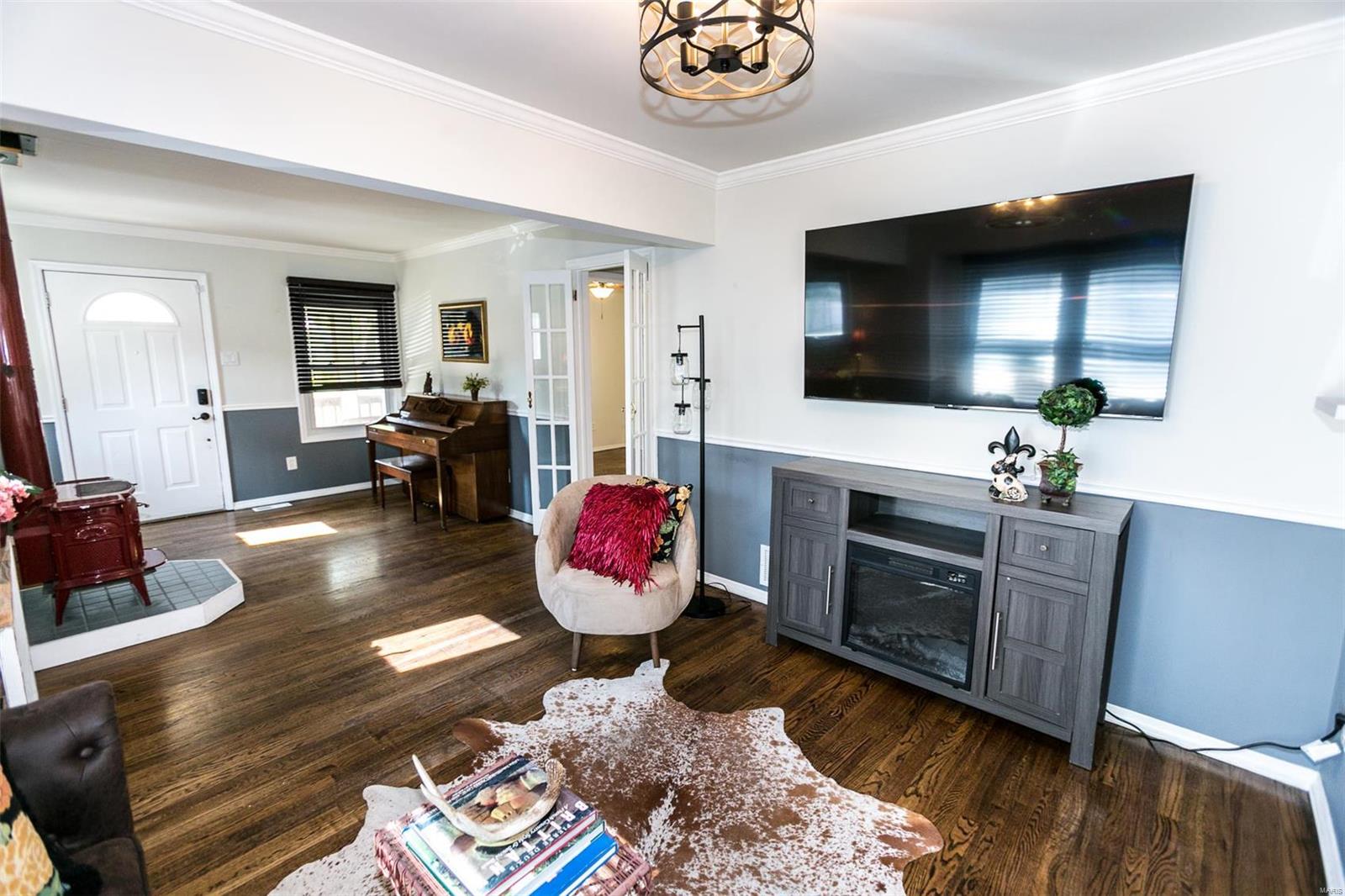 St Ann, Missouri 63074, United States, 3 Bedrooms Bedrooms, ,2 BathroomsBathrooms,Residential,Pending,44336