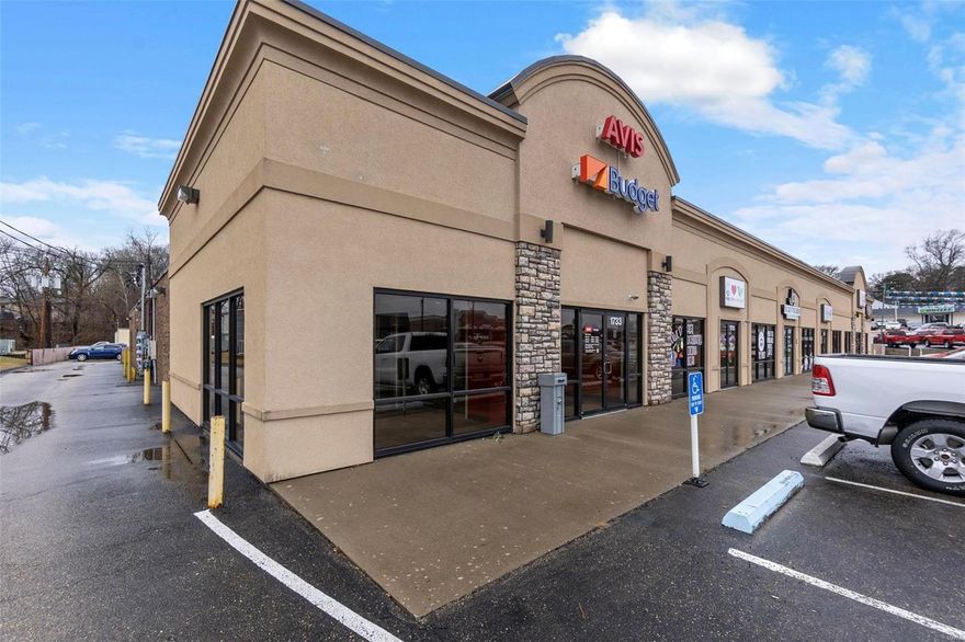 Large commercial property on Kingshighway. Two buildings with a combined 29,737 sq ft, 11 rental spaces, 83 parking spaces, 8 overhead doors, newer roof. Traffic count of 20,000 cars per day. Location: City, High Traffic