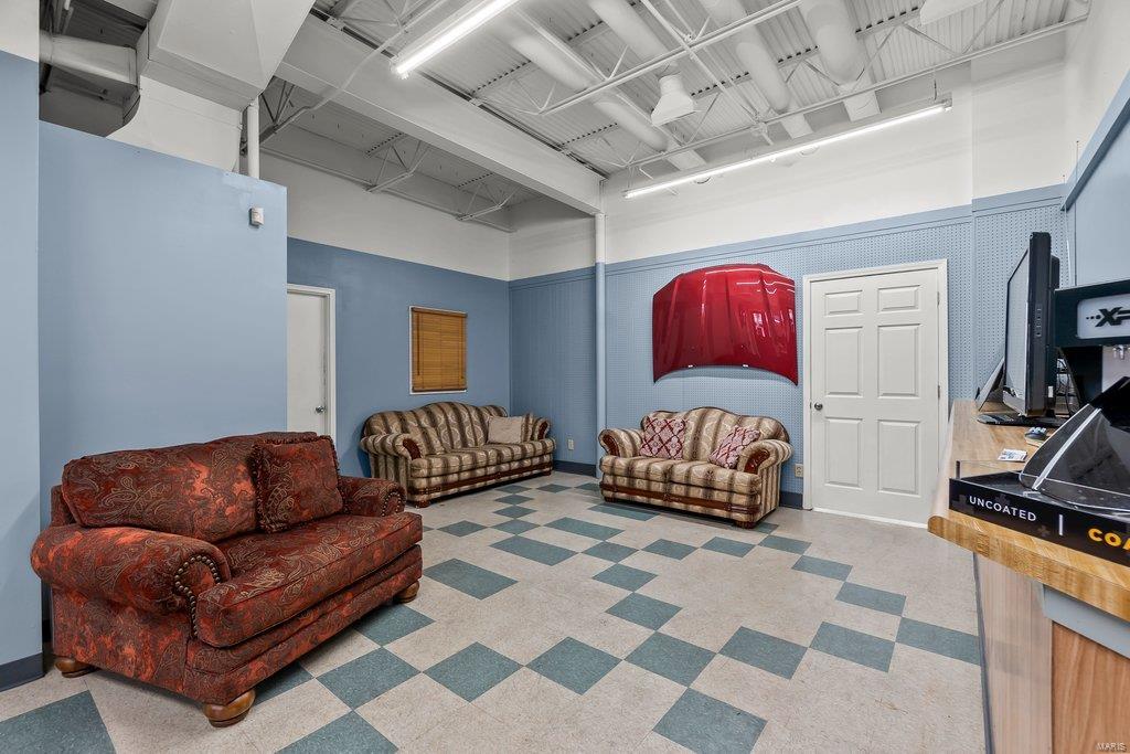 Timberlane - Commercial Sale