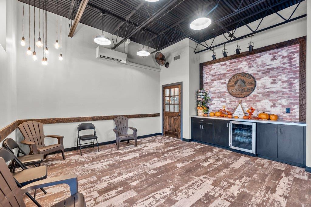 Timberlane - Commercial Sale