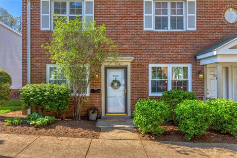 Condominium in St Louis MO 9022 Cardinal Terr.jpg