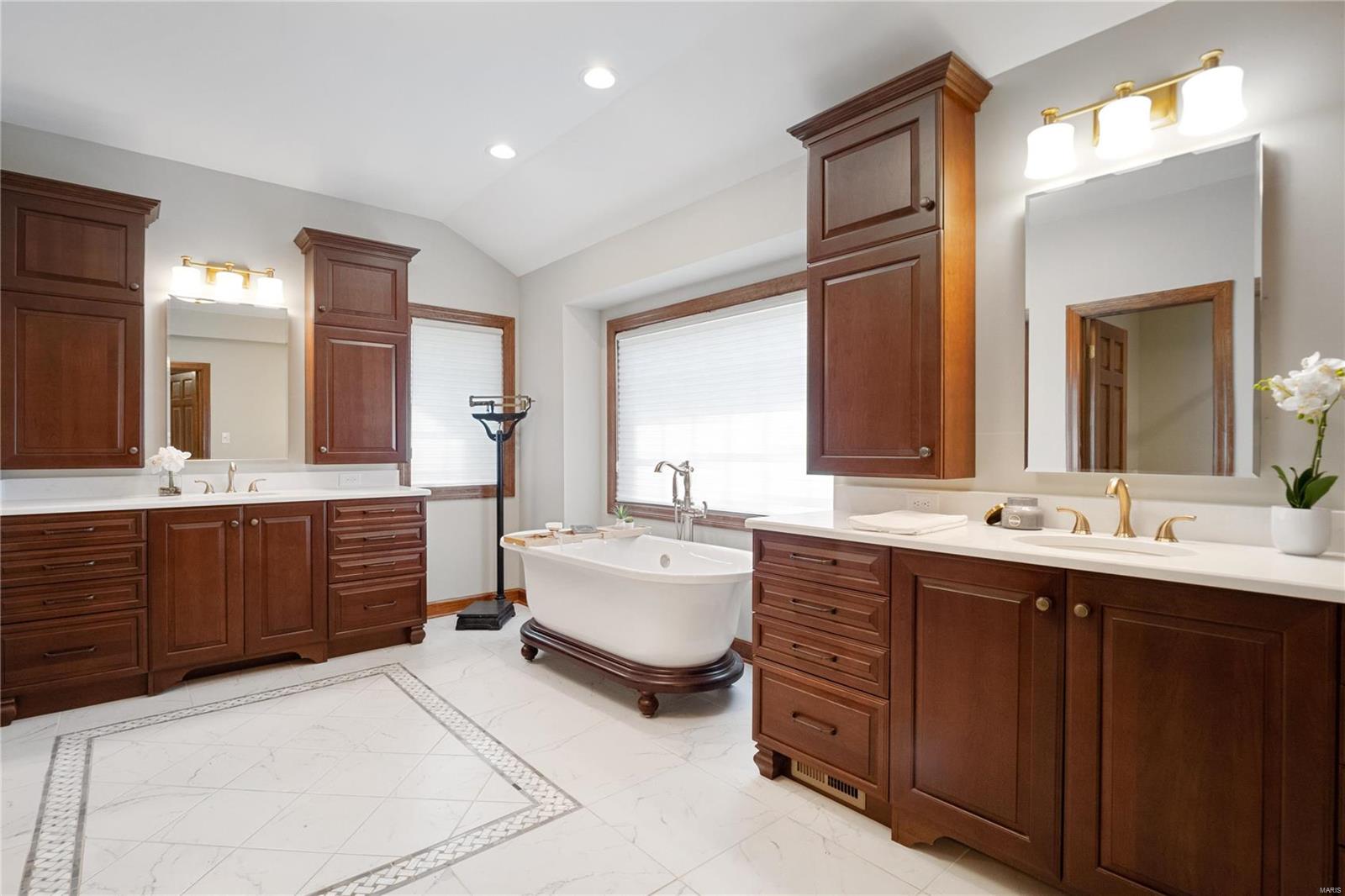 Village On Conway The - Residential