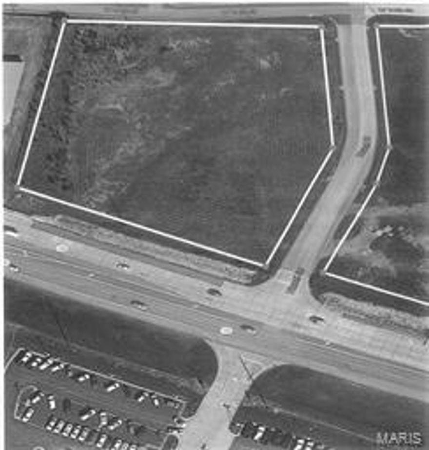 Prime commercial land is site ready. Hwy 100 frontage.All utilities available. In City limits . Location: City, Corner Location, High Traffic, Hwy/Interstate Frntg