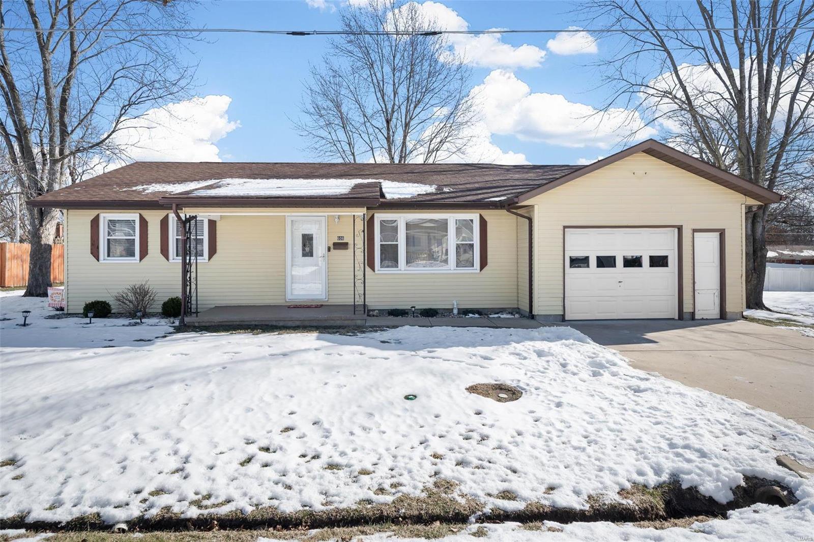 Warrenton, Missouri 63383, United States, 2 Bedrooms Bedrooms, ,2 BathroomsBathrooms,Residential,Pending,15665