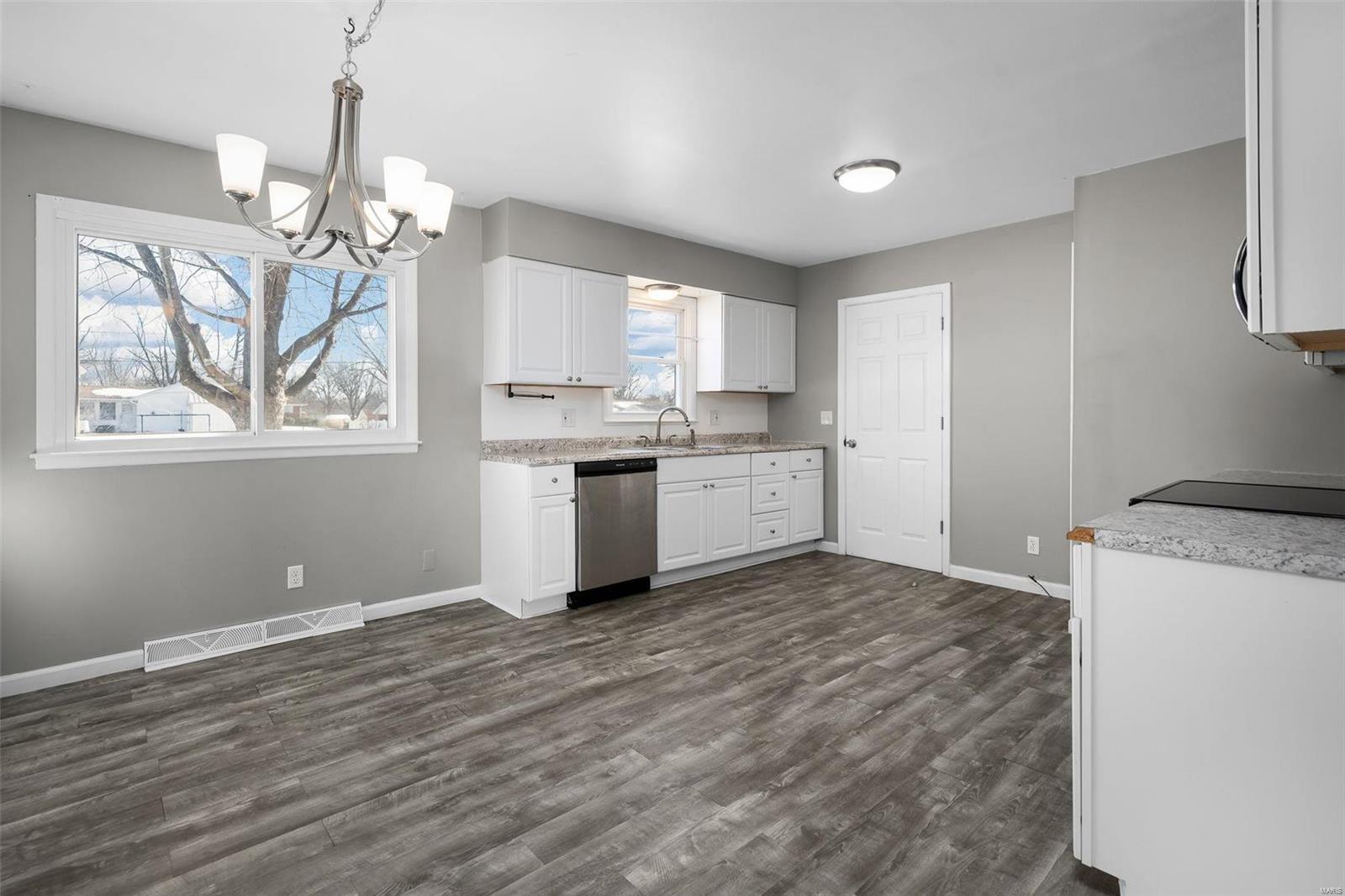 Warrenton, Missouri 63383, United States, 2 Bedrooms Bedrooms, ,2 BathroomsBathrooms,Residential,Pending,15665