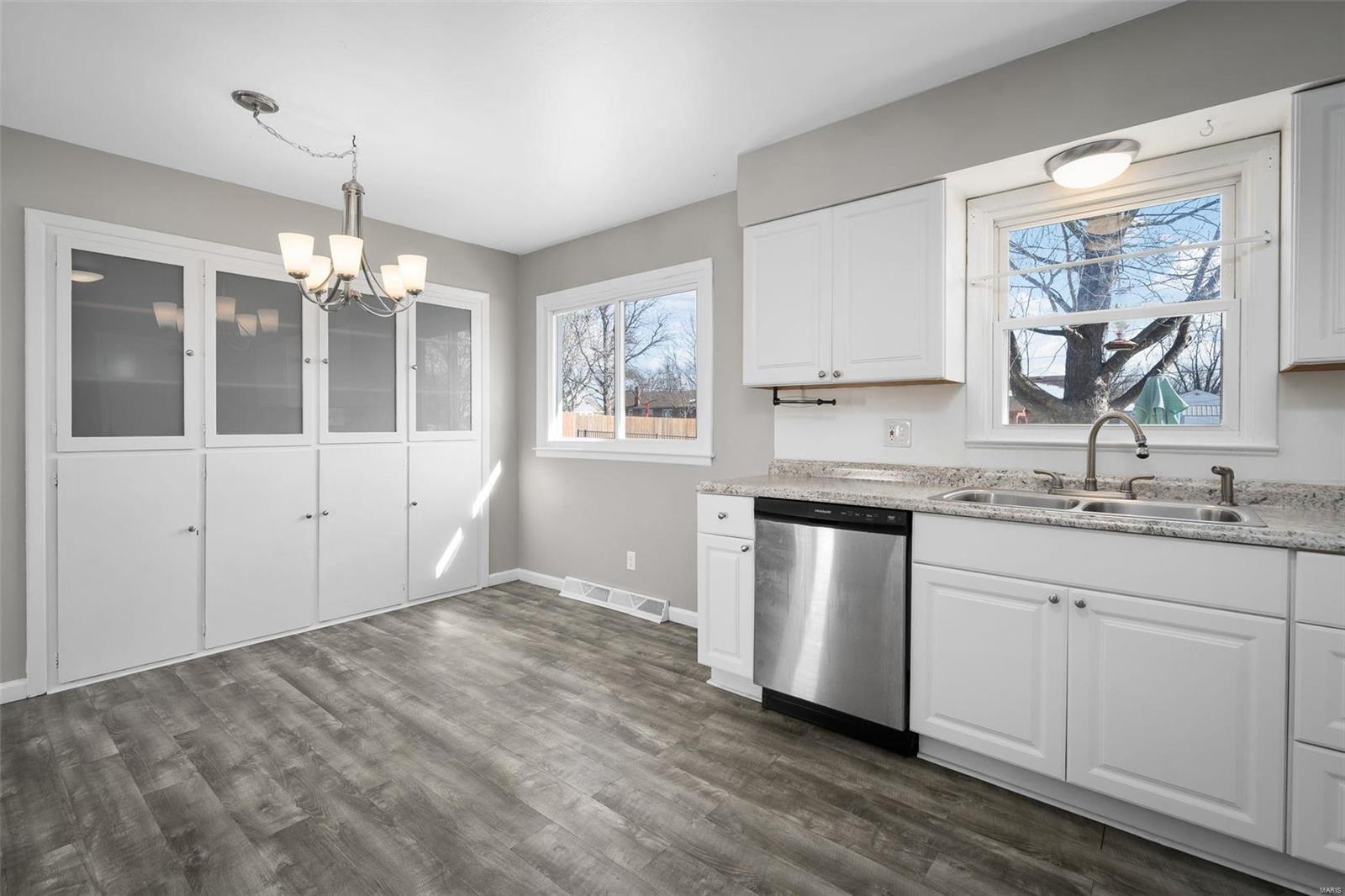 Warrenton, Missouri 63383, United States, 2 Bedrooms Bedrooms, ,2 BathroomsBathrooms,Residential,Pending,15665