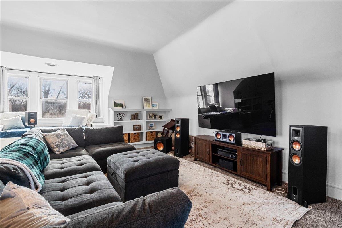 Shaws Flora Blvd - Residential