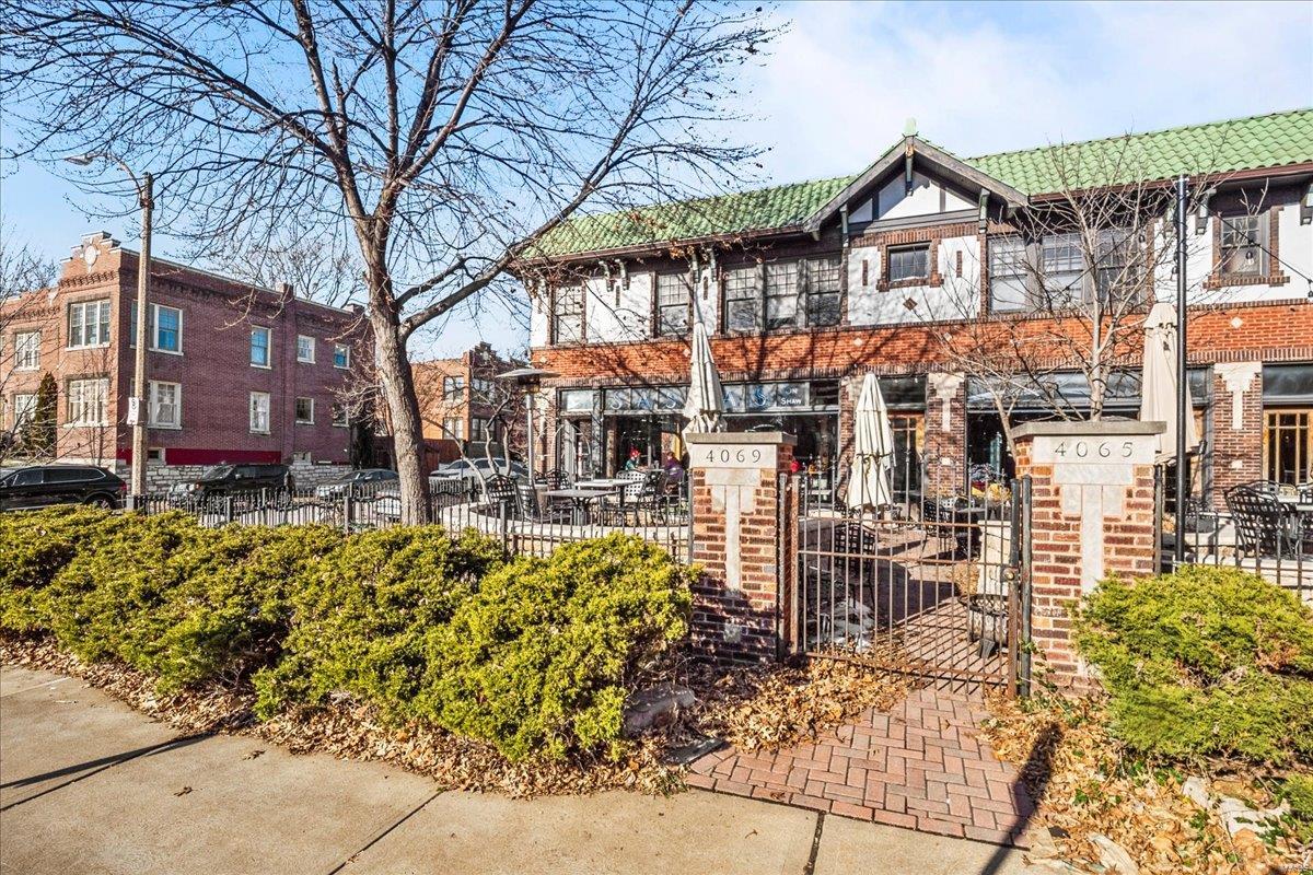 Shaws Flora Blvd - Residential