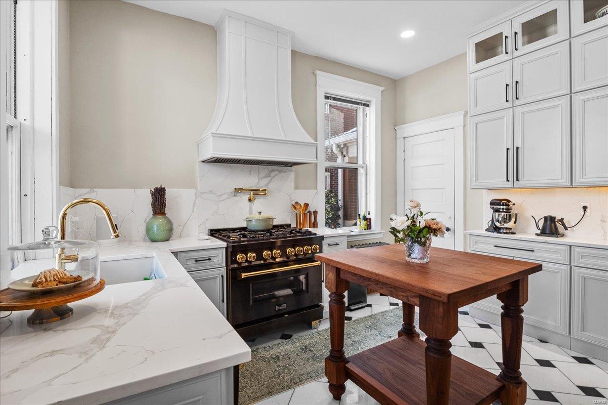 Shaws Flora Blvd - Residential