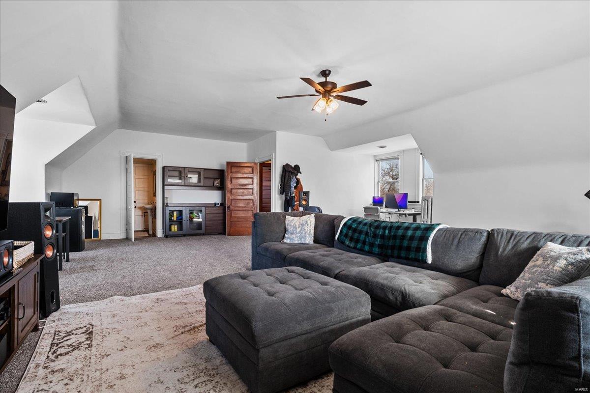 Shaws Flora Blvd - Residential