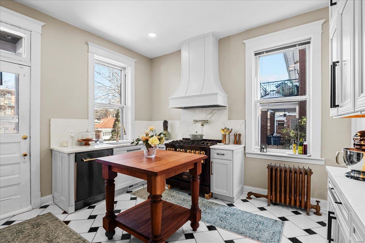 Shaws Flora Blvd - Residential