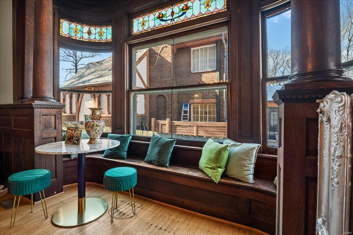 Shaws Flora Blvd - Residential