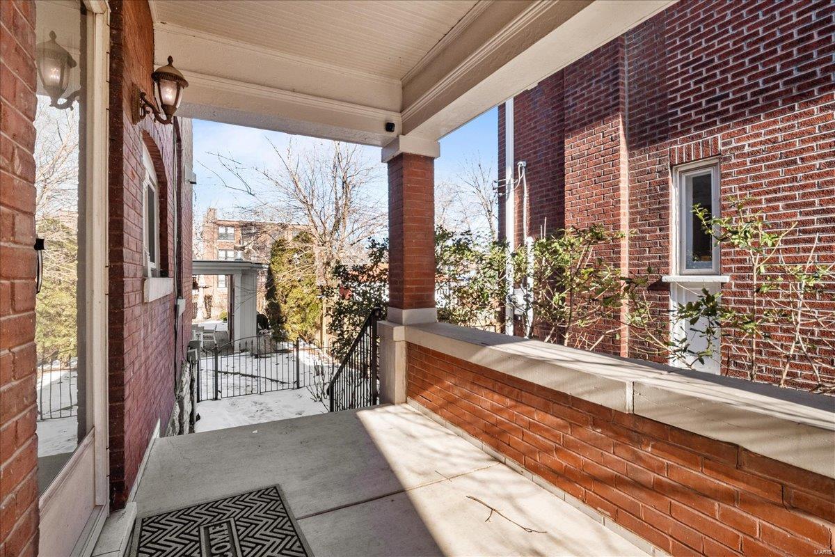 Shaws Flora Blvd - Residential