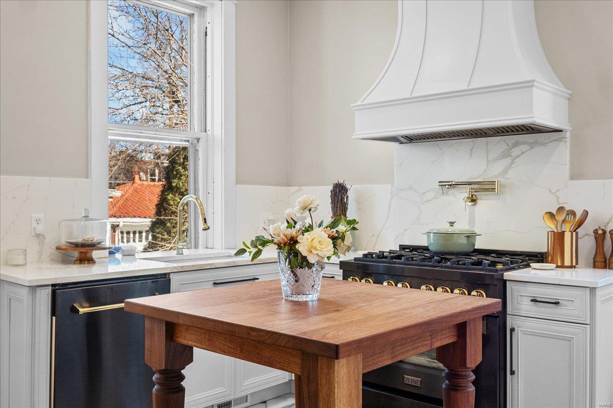 Shaws Flora Blvd - Residential